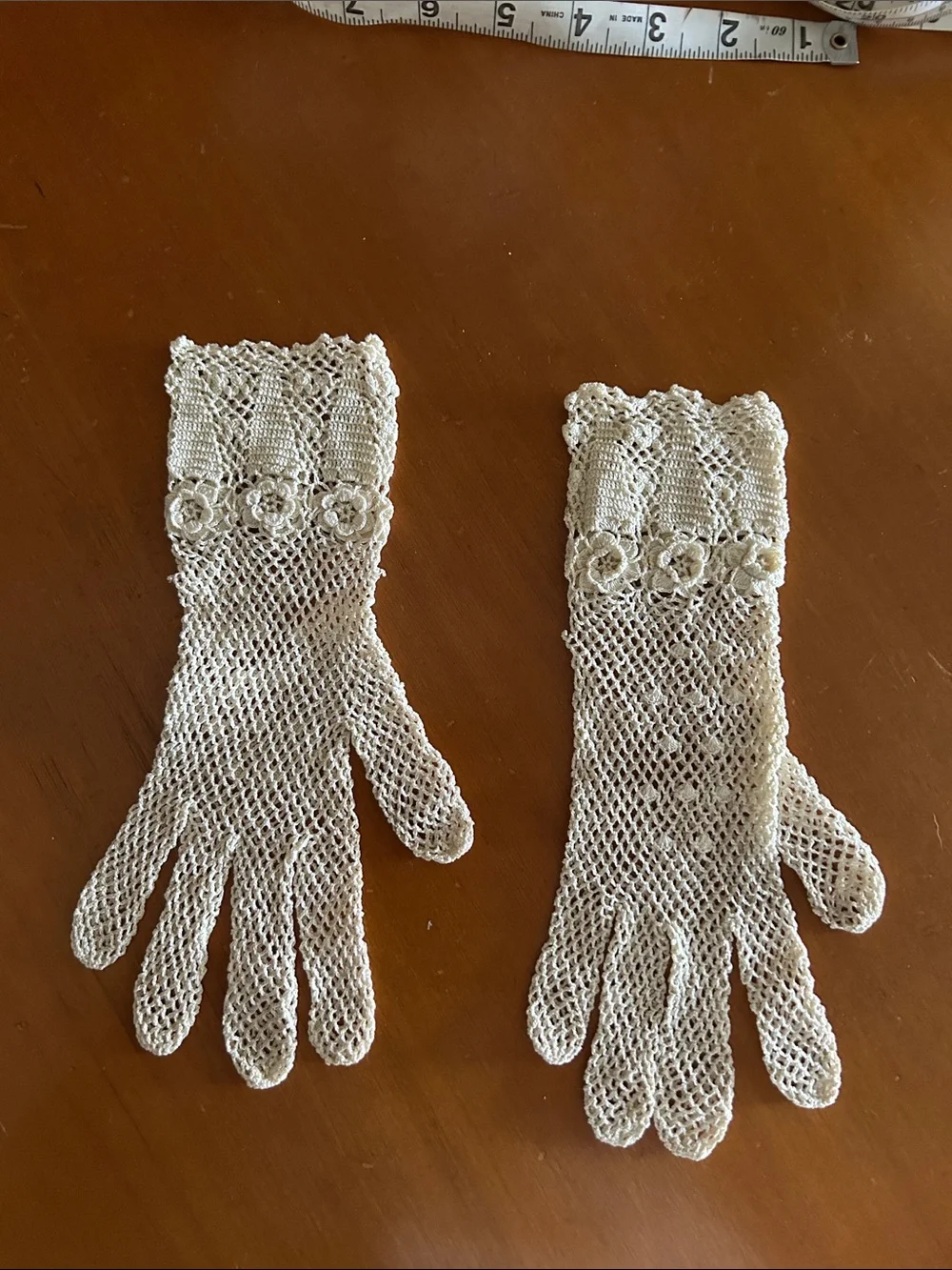 Vintage-Inspired Women's Crochet Lace Gloves in Cream